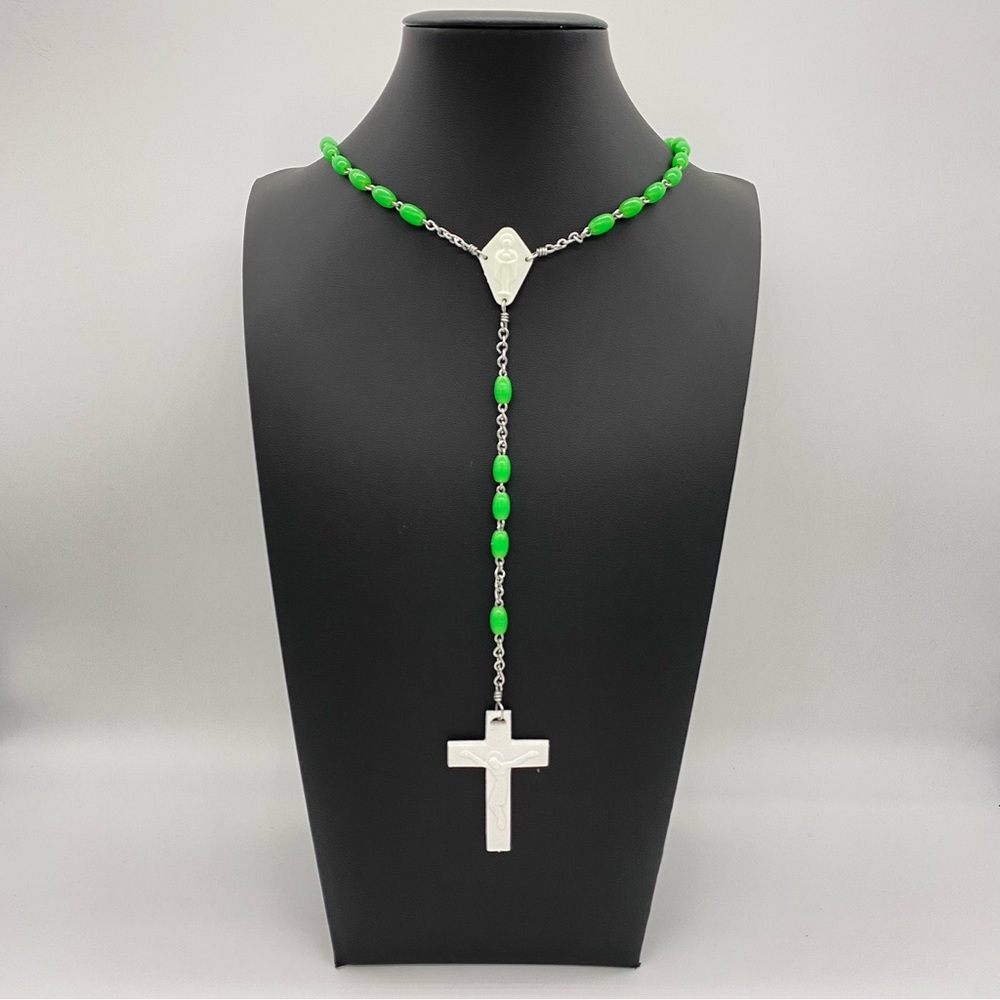 Green Beaded Rosary - Picture 1 of 5